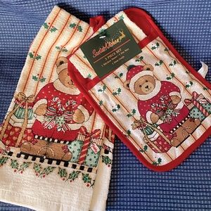 Santa’s Kitchen NWT Three - Piece Linen Set